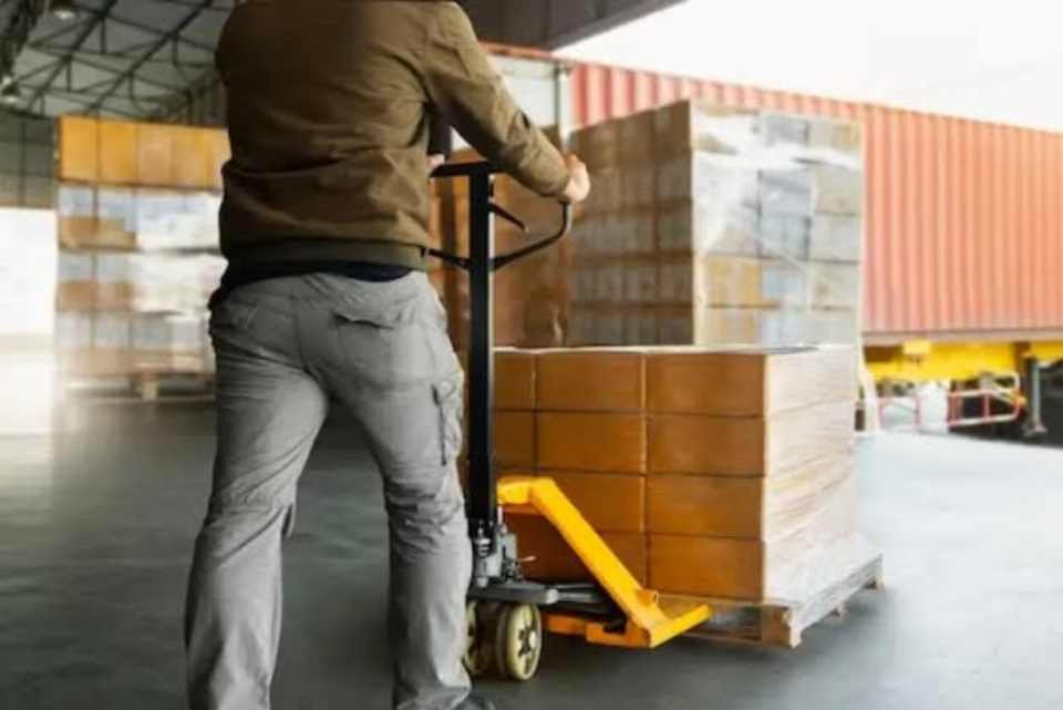 Loading and unloading service